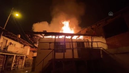 BALIKESİR - Yangında iki ev kullanılamaz hale geldi