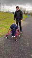 El emotivo vídeo de un niño con parálisis cerebral que camina por primera vez gracias a un andador
