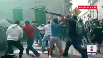 Maestros de la CNTE intentan entrar a la fuerza a Palacio de Gobierno de Michoacán