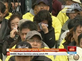 Keluarga nahas feri Sewol beri penghormatan