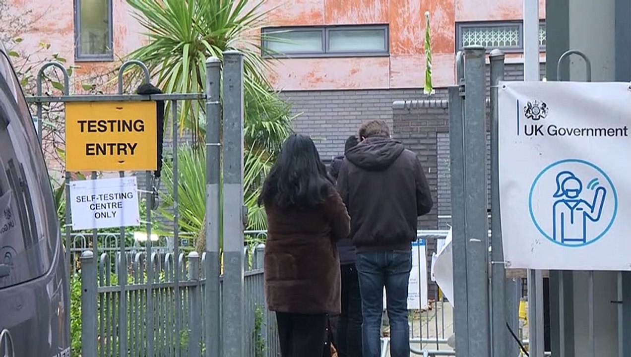 Reino Unido levanta todas las restricciones en su plan para "convivir con la COVID"