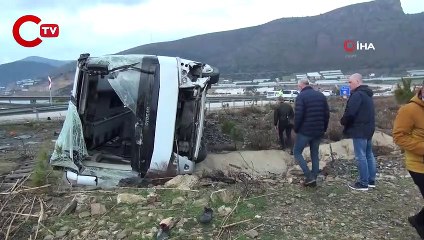 Mersin'de işçi servisi devrildi: 40 yaralı