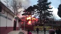 Son dakika... Üç ev alev alev yandı, bir okul tahliye edildi... İtfaiye erlerinin ölümden döndüğü anlar kamerada