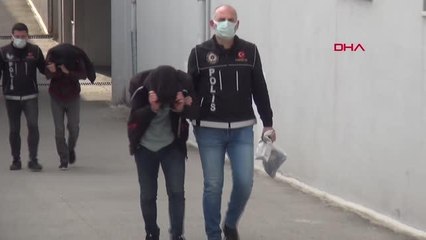 VALİZDEN 8 KİLO ESRAR ÇIKTI, SUSMA HAKLARINI KULLANDILAR