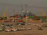 Protesters block traffic to Iraq port