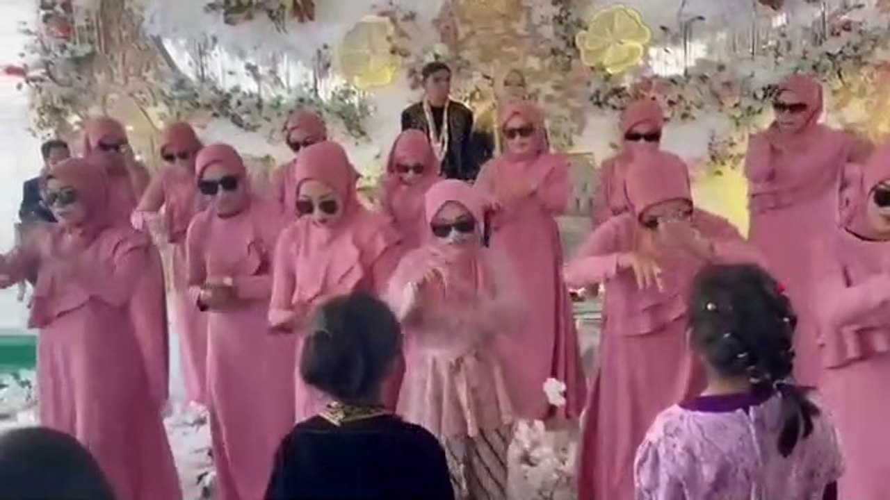Surprise jogetan di nikahan sahabat