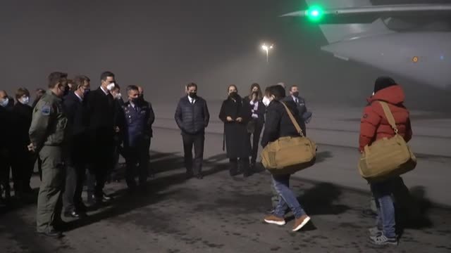 Llegan a España los tres supervivientes del 'Villa de Pitanxo' y los restos de cinco de los fallecidos