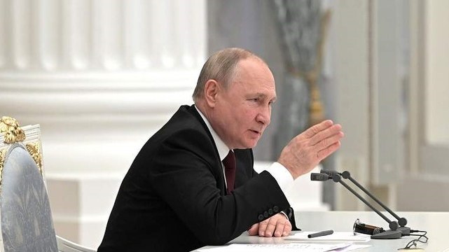 Putin ordena a las Fuerzas Armadas rusas entrar en Donetsk y Lugansk