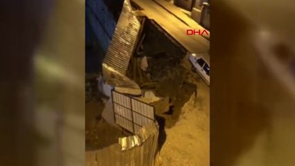 Esenler'de istinat duvarı çöktü; Mahallede doğal gaz paniği yaşandı