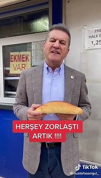 Sarıgül bu kez de ekmek kuyruğundan paylaştı
