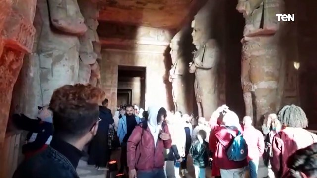 توافد الآلاف على معبد أبو سمبل لمشاهدة تعامد الشمس على وجه رمسيس الثاني