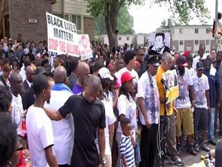 Moment of silence marks one year anniversary of Ferguson shooting
