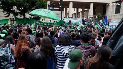 شاهد: احتفالات بقرار المحكمة العليا في كولومبيا إلغاء تجريم الإجهاض