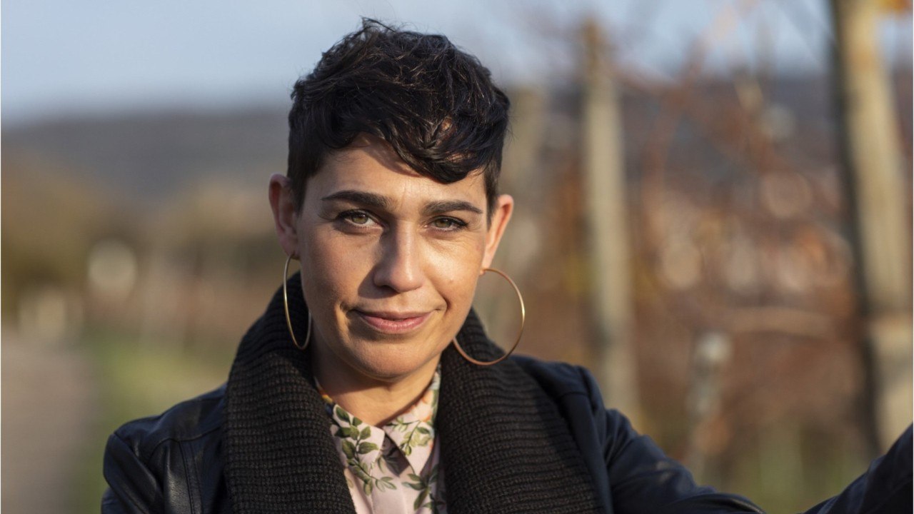 FEMME ACTUELLE - "L'amour est dans le pré" 2022 : cette blague de Karine Le Marchand sur les saucisses met une agricultrice mal à l'aise