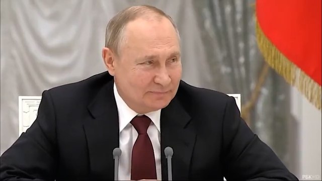 Ukraine: l'échange lunaire entre Vladimir Poutine et le chef du renseignement extérieur russe