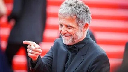 "On est au sixième sous-sol" : Stéphane Guillon relance sa guerre avec Cyril Hanouna en démolissant
