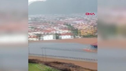 MARMARİS'TE SAĞANAK YAĞMUR, SU BASKINLARINA NEDEN OLDU