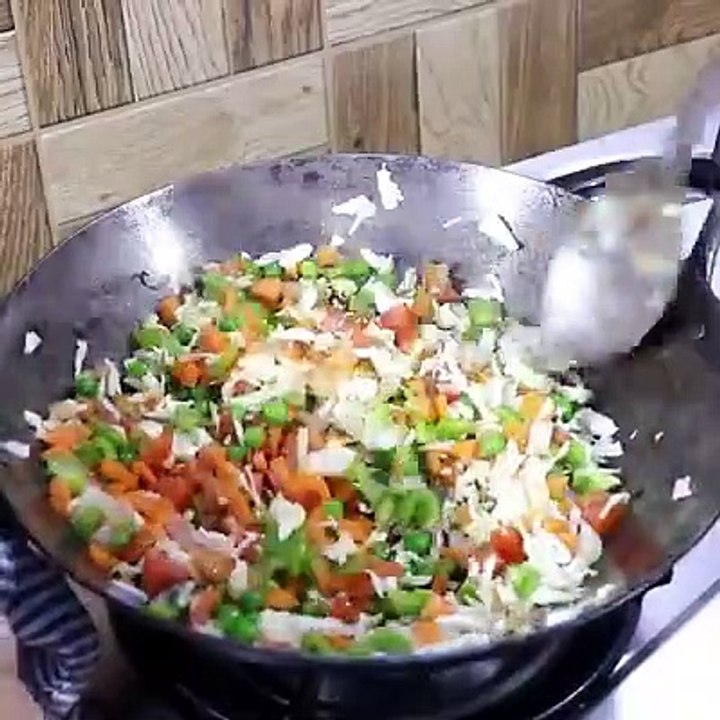 केवल 5 मिनट में बनेंगे Restaurant जैसे Fried Rice घर पर - Tasty & Healthy Fried Rice Recipe...... Chinese Fried Rice
