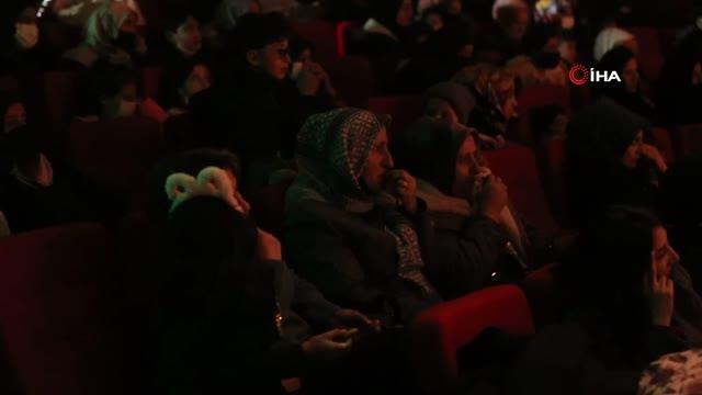 Van'da 'Kamyon' adlı tiyatro oyununa yoğun ilgi