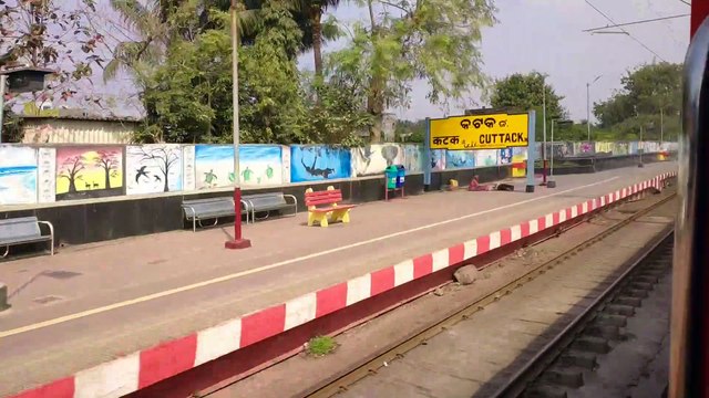 Yesvantpur Howrah Duronto left Cuttack at full speed | Mahanadi River|Oddisa|