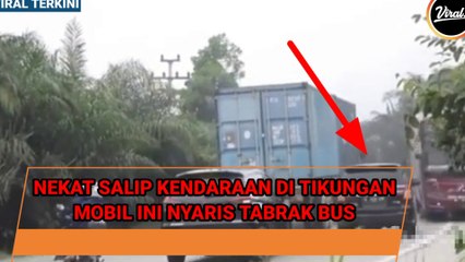 VIDEO DETIK DETIK MOBIL INNOVA NEKAT NYALIP DITIKUNGAN BERAKHIR DENGAN TABRAKAN