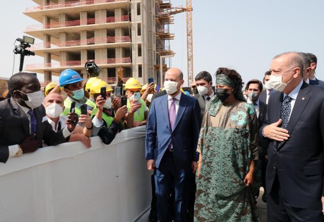 Cumhurbaşkanı Erdoğan: "Bölgesinde anahtar konumda bir ülke olan Senegal'le münasebetlerimiz mükemmel düzeyde seyrediyor"Erdoğan, Dakar Büyükelçiliği...