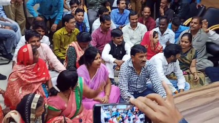 यूआईटी सचिव के कक्ष में दिया धरना