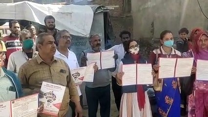 अकेेले रहने वाले बुजुर्ग व्यक्तियों से सम्पर्क कर किया मदद का वादा