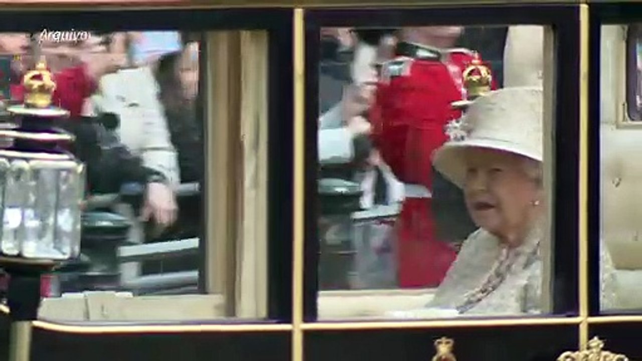 Covid faz Rainha Elizabeth II suspender comprom...