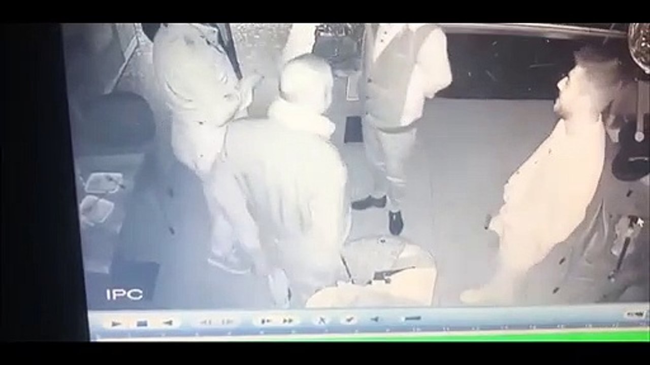 Metin Özkan, yemek yediği kadının çantasını karıştırıp dolarlarını aldı!