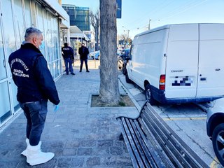 Accoltellati a Rimini, tre persone aggredite in mezz'ora. Il video e la testimonianza