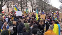 Almanya'da yaşayan Ukraynalılar, Rusya Büyükelçiliği önünde protesto düzenlendi
