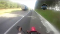 Un conducteur prend en chasse un motard qui lui avait fait un vilain geste