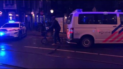 Son dakika haberi... AMSTERDAM - Apple mağazasına giren silahlı soyguncu, çalışanları rehin aldı