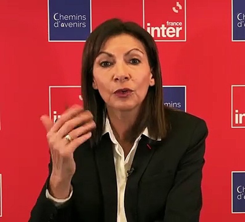 Anne Hidalgo refuse que l'on aide Eric Zemmour à obtenir ses 500 parrainages : "Il tient des propos anti-démocratiques et négationnistes et on va l'aider ? Mais de qui se moque-t-on ?"