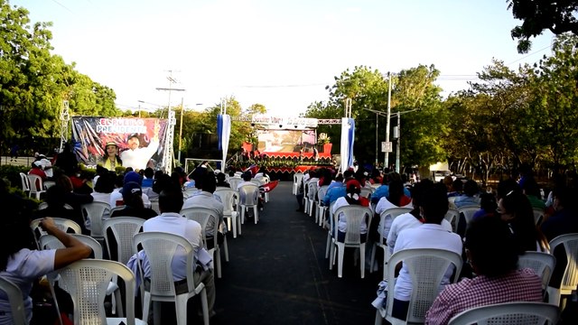 León: calles se visten con colores patrios en homenaje a Sandino