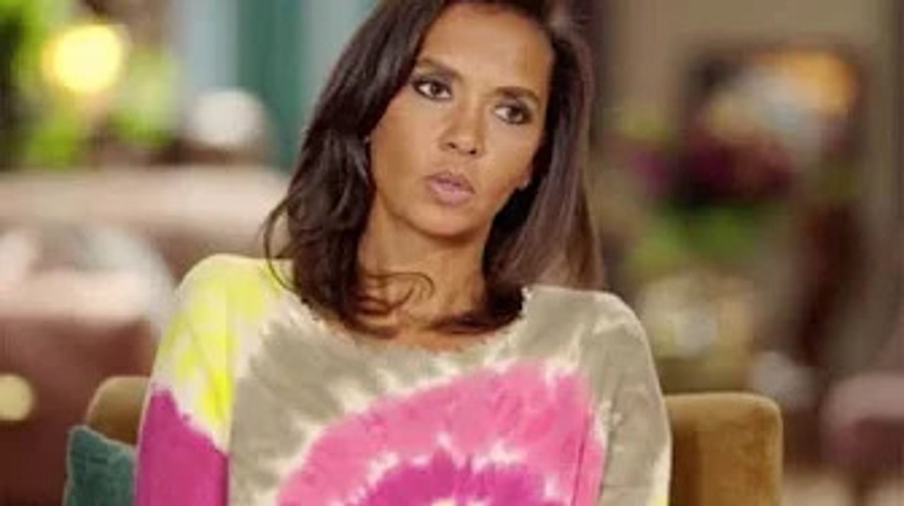"C'est juste pas possible quoi" : Karine Le Marchand recadrée en direct par une...