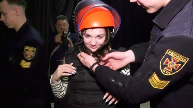 En Ukraine de l'Est, les élèves apprennent premiers secours et évacuations en cas d'attaque russe