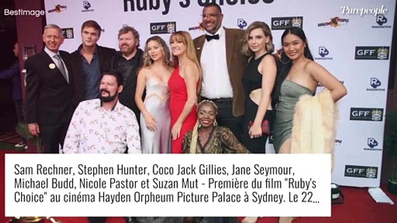 Jane Seymour : Epaule nue et robe moulante, l'actrice de 71 ans est une beauté éternelle