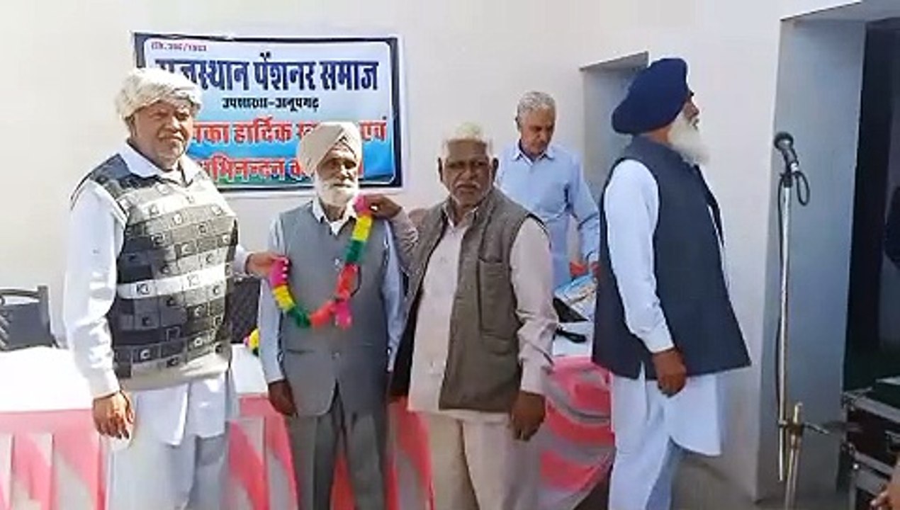 75 वर्ष की आयु पूर्ण कर चुके पेंशनर्स सम्मानित