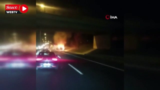 TEM Otoyolu’nda ticari araç alev alev yandı