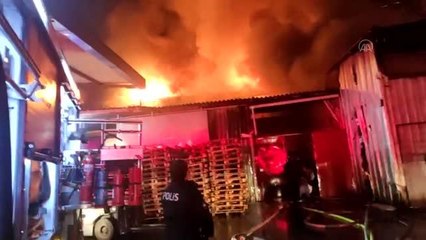 Son dakika haber! Tuzla'daki bir iplik deposunda yangın çıktı (2)