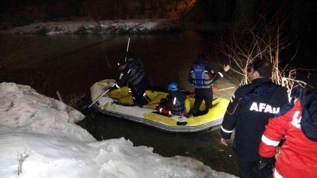 Muş'ta Karasu Nehri'ne düşen genç kız için arama çalışması başlatıldı