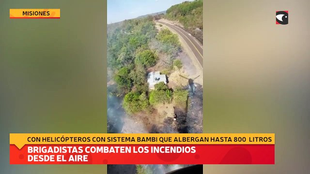 Brigadistas combaten los incendios desde el aire