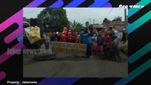 AKSI BLOKADE JALAN!! EMAK AMAK DI PURWAKARTA _ BOSEN JALAN BUTUT DIJAJAH PENGUSAHA