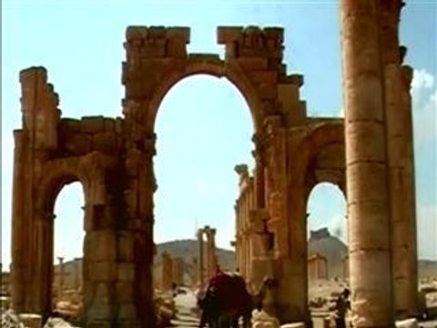 Islamic State militants blow up ancient Arch of Triumph in Palmyra