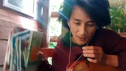 MELANJUTKAN BUKA BUKU LAMA , MENYANYIKAN LAGU BERJUDUL SAMPAI KAPAN LUPA REFNYA