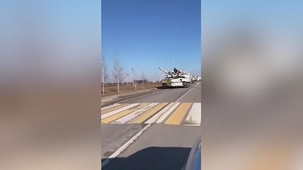Rus tankları ilerliyor