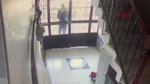 Apartman sakinlerini bıktırdı: Fotoğrafının olduğu 'hırsız var' afişlerini yırttı
