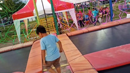 BERMAIN TRAMPOLIN SERU SEKALI